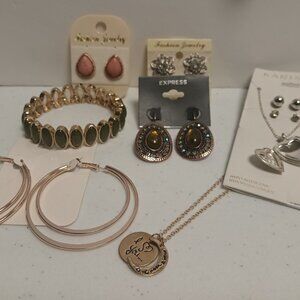 JEWERLY RESALE LOT (11)